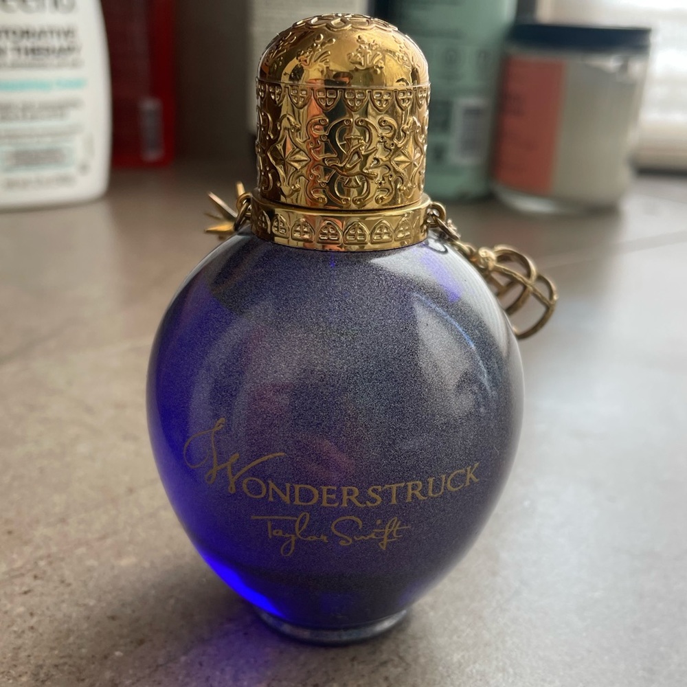 Full bottle Taylor swift Wonderstruck